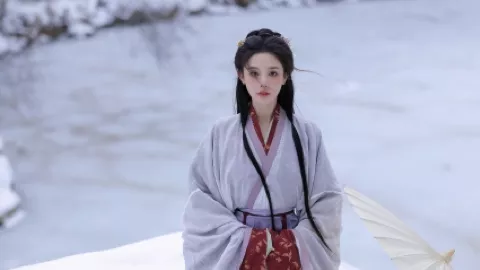 贵州毕节男子当街殴打女子